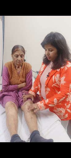 Knee Pain Treatment at Vital Care Wellness – Noida Sector 12 post image