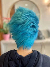 Photo n°4 de La Petite Coloriste - salon de coiffure Nanterre à Nanterre (Magasin de produits de beauté)