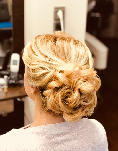 Güldan Ergün Mobiler Friseur Make-up Artist Brautfrisuren - Thumbnail