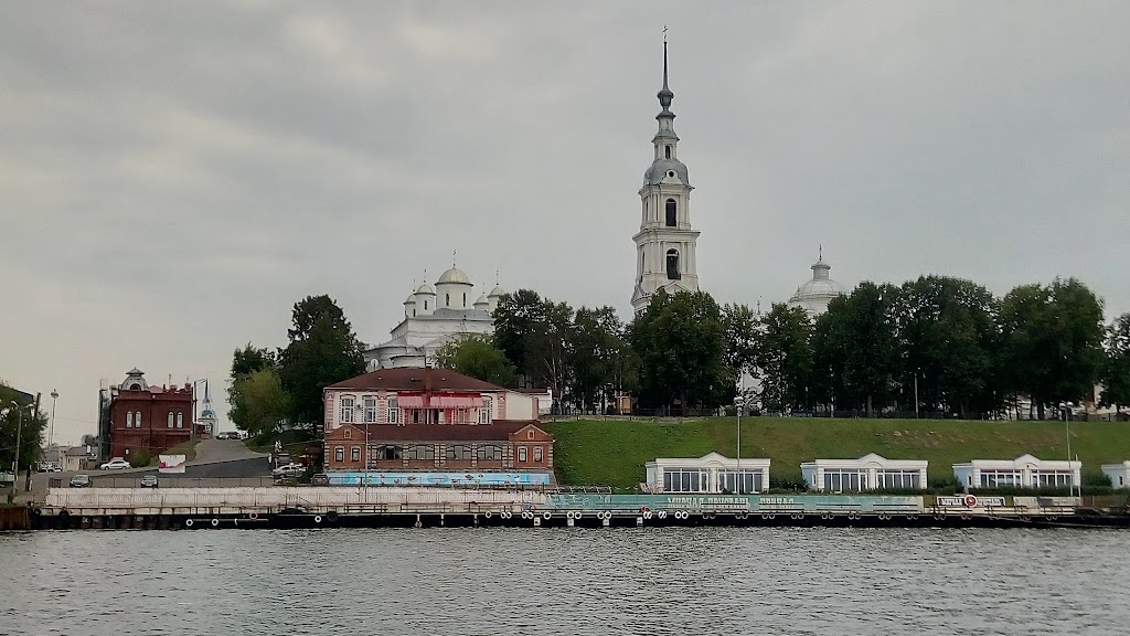 Улица горького кинешма. Улица Максима Горького Кинешма. Горького 45 Кинешма. Кинешма Максима Горького 45. Ивановская область г Кинешма ул Максима Горького.