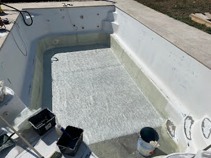 Photo n°2 de SARL MAYNARD PISCINES à Nans-les-Pins (Service de réparation de piscines)