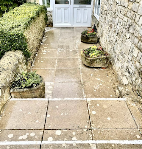 CIS Exterior Building Cleaning - House cleaning service