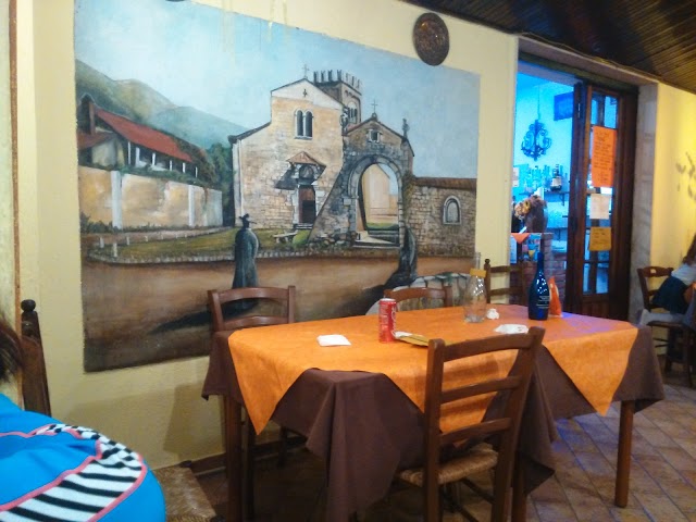 Osteria Pizzeria Le Tre Botti Di Vezzoni Vilma - Dalle Luche Stefano - F.