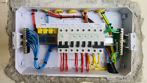LH - Eletricista | 24H | em Curitiba | em São José dos Pinhais e Região Metropolitana