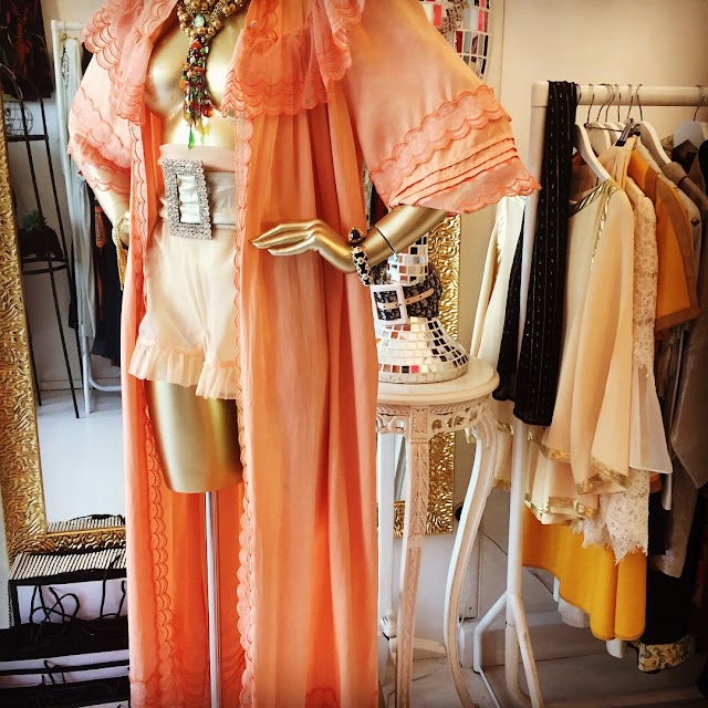 Karen Vintage Boutique @293