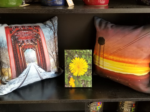 The Art Gallery and Gift Shop of THE HILL - Thumbnail