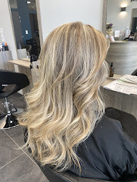 Photo n°24 de Les Ciseaux De Linda à Pannes (Salon de coiffure)