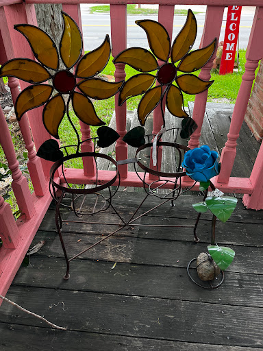 Nana's Main Street Cottage - Thumbnail