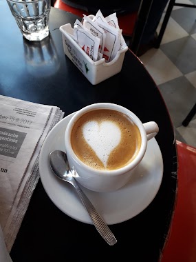 CAFÉ DEL BIOGRAFO, Author: Marisel Dolores Gomez