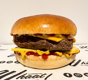 Photo n°1 de Whaat ! Distributeur de Burgers Saran à Saran (Restaurant de plats à emporter)