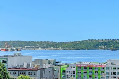 City Water View Oasis + Pool & Gym in Heart of Seattle