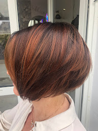 Photo n°7 de O salon doré à Auzebosc (Salon de coiffure)