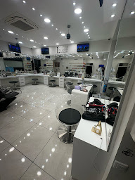 Photo n°21 de DAVID LOUDER Cheminée Isnard Aubagne à Aubagne (Salon de coiffure)