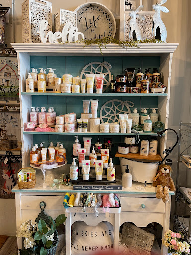 Farmhouse Finds Gifts & Home Decor - Thumbnail