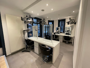 Photo n°59 de La Maison du Coloriste - Coiffeur Lille & Expert en Coloration et Balayage à Lille (Magasin de produits de beauté)