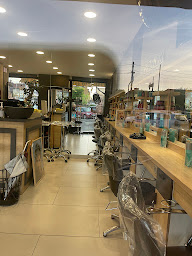 Photo n°9 de D.F.Coiffure à Taverny (Salon de coiffure)