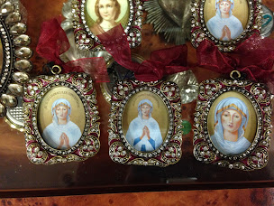 Photo n°4 de L'ex-voto à Lourdes (Magasin d'antiquités)