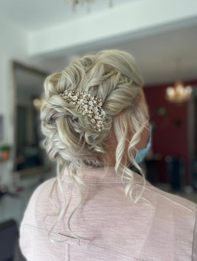 Scarlet Knight Hairdressing and Beauty