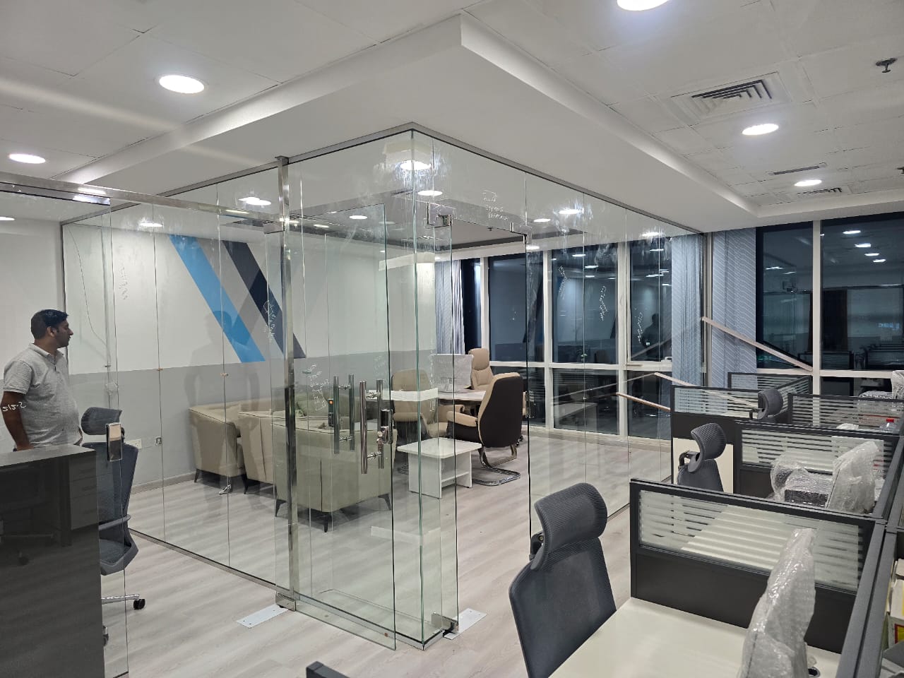 Office Glass Partition Dubai, Glass Work Dubai, Glass Partition Maker - صورة 3