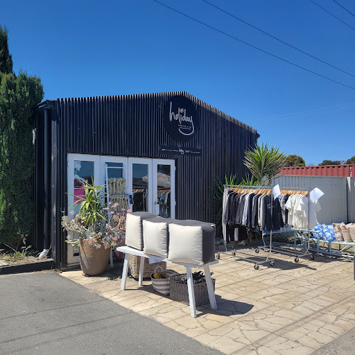 Holiday Trading & Co