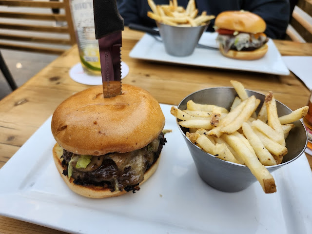 El Furniture Warehouse - Montreal by null