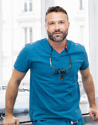 Photo n°1 de Docteur Richard VANDERVLIET / Chirurgien Dentiste Paris 2 - Soins dentaires - Orthodontie invisible à Paris (Dentiste)