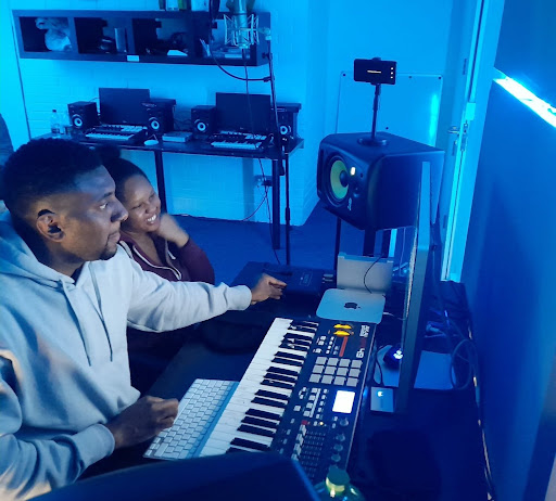 Devas Club - Visual