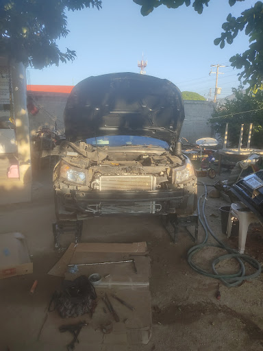 TALLER AUTOMOTRIZ DE RADIADORES ROBLES Gallery - Mexico