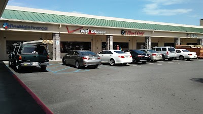 Waiakea Center FoodCourt & Retail Outlet