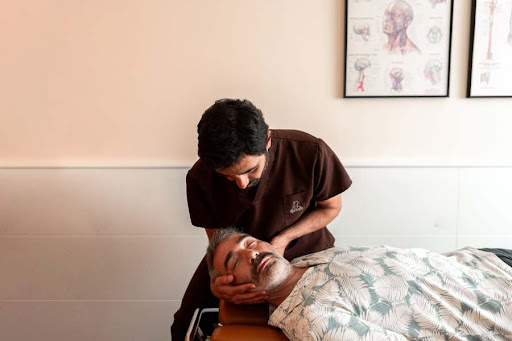 Iván Cosamalon · Osteopatía y Fisioterapia en León · Acupuntura · PNI Clínica - Thumbnail