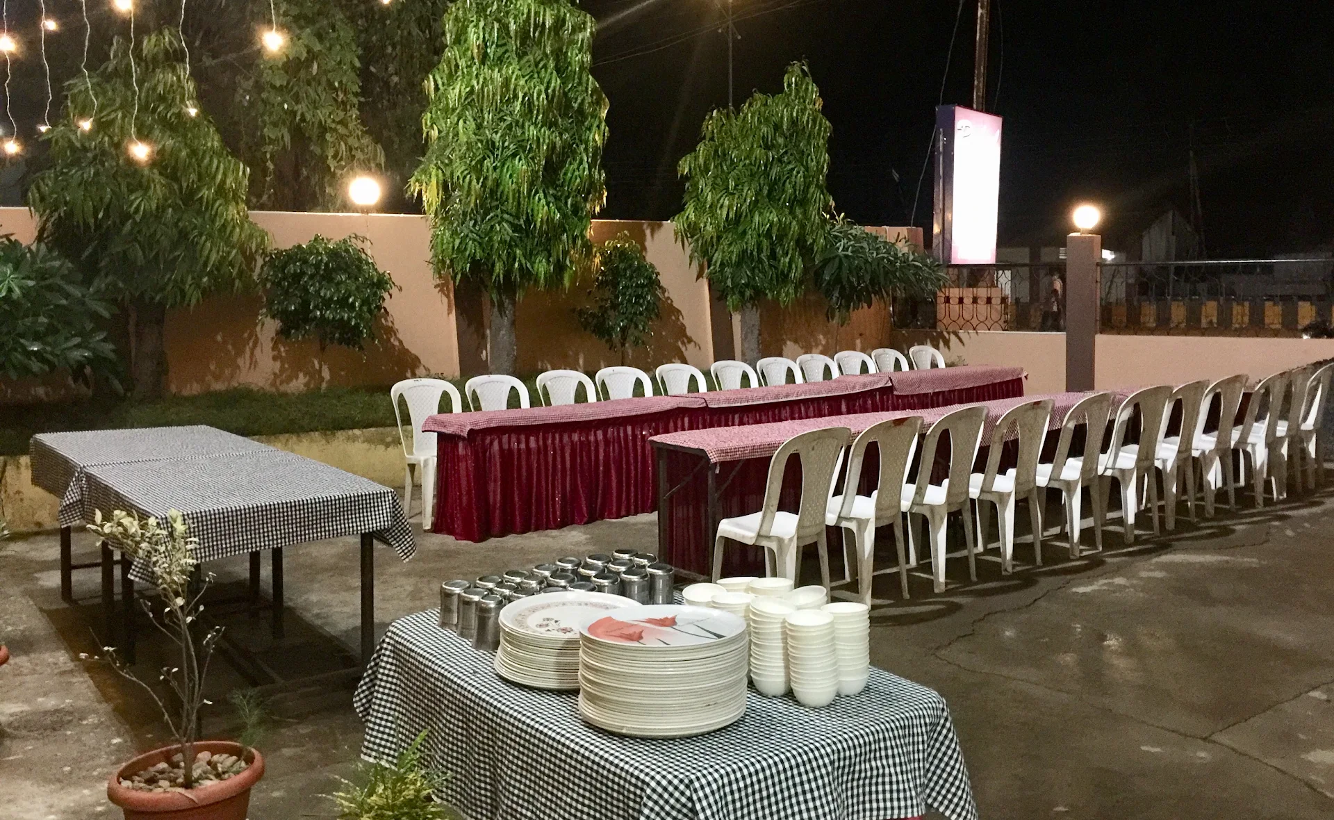 Hotel Rahul Deluxe Bar & Restaurant. Nagbhid