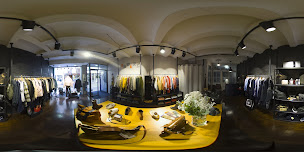 Photo n°14 de Edward à Le Puy-en-Velay (Magasin de vêtements)