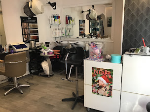 Photo n°9 de Coiff & Mèches à Grasse (Salon de coiffure)