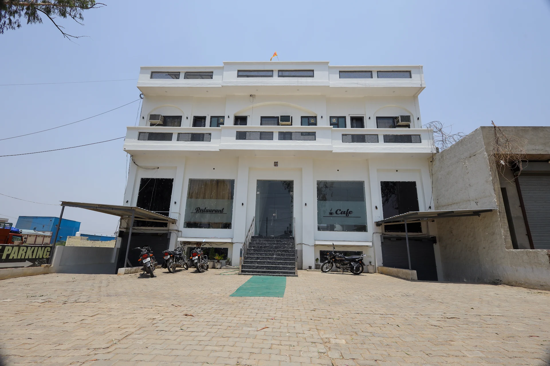 Sapphire Hotel & Banquet