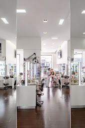 Photo n°32 de Camille Albane - Coiffeur Cannes à Cannes (Salon de coiffure)