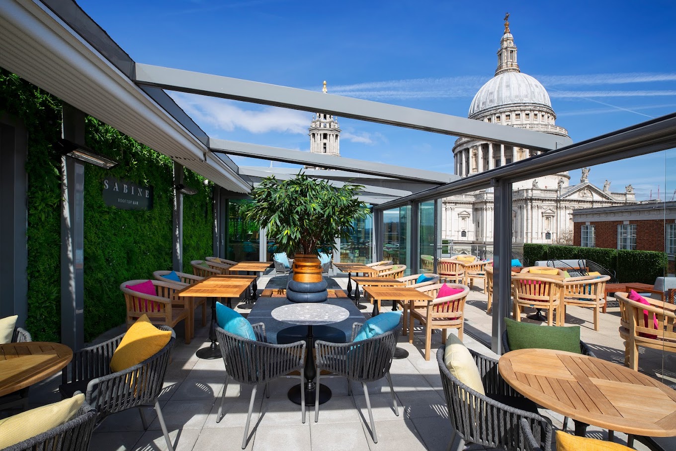 Discover the top bars in London with stunning views of the city skyline. From rooftop bars to riverside pubs, our guide will take you on a journey through the best places to sip a cocktail and take in the breathtaking views of London's iconic landmarks. #londonnightlife #londonbars | The Best Bars In London | London Bars With Views | Best Bars With City View In London | Best Places For Drinks In London | London Nightlife Guide | Best Nightlife Areas In London