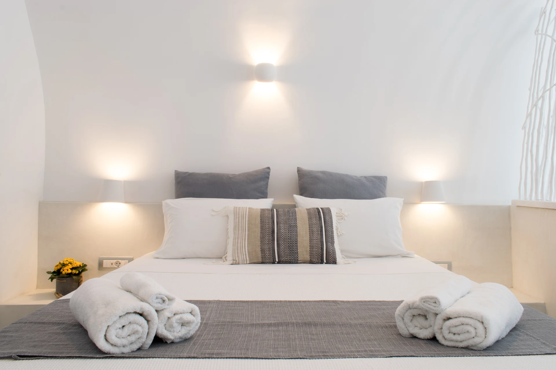 Stoa cave villas