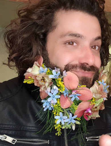 Le fleuriste est barbu - Thumbnail