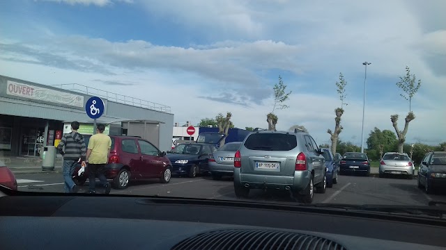 Carrefour Market Pont Audemer L'étang