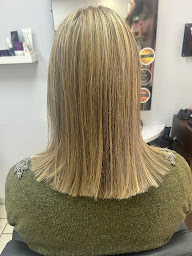 Photo n°16 de Coiffure et style à Beire-le-Châtel (Salon de coiffure)