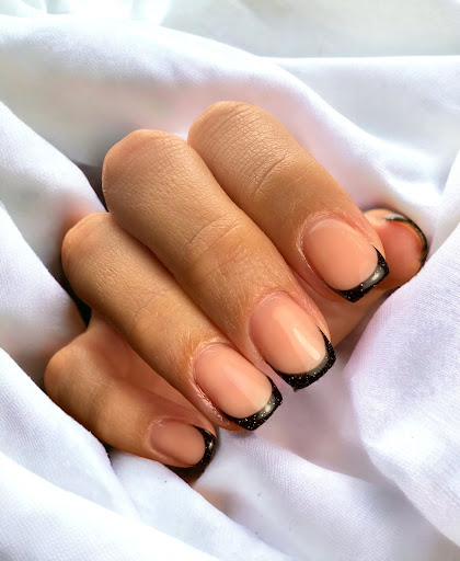 LM Naiils
