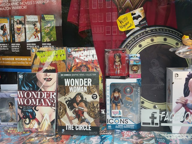 COMICS STORE