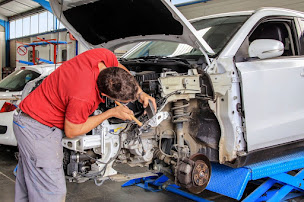 Photo n°3 de CARROSSERIE VIRAZELS à Laboutarie (Atelier de carrosserie automobile)