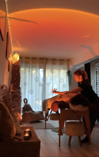 Divin Féminin • massages bien-être sur mesure Martigues • Caitlin Coirre Gallery - France