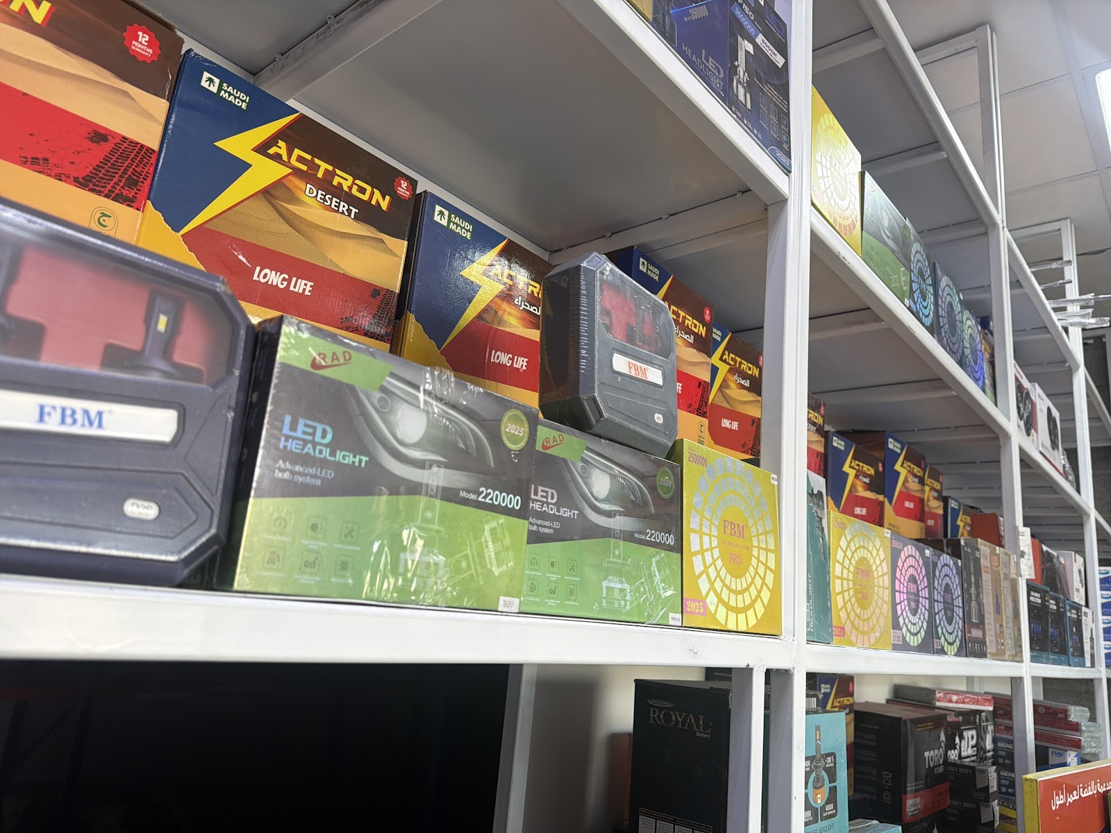 بطاريات وقطع غيار وزينة سيارات - صورة 2