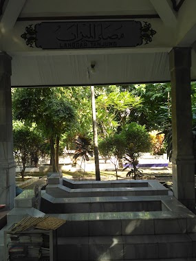 Makam Keramat Guru Mughni Kuningan., Author: imong hambali