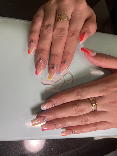 D'Sanchez Salon - Visual