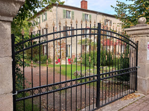 Photo n°7 de LE CLOS BOURBON chambres d'hôtes de charme GAY-FRIENDLY à Ferrières-sur-Sichon (Chambre d'hôtes)