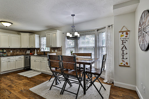 Felicia Davis Harris - Realtor, Your Home Team, RE/MAX Heritage - Thumbnail