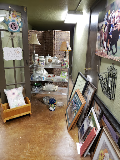 MoMo’s Consignment - Visual